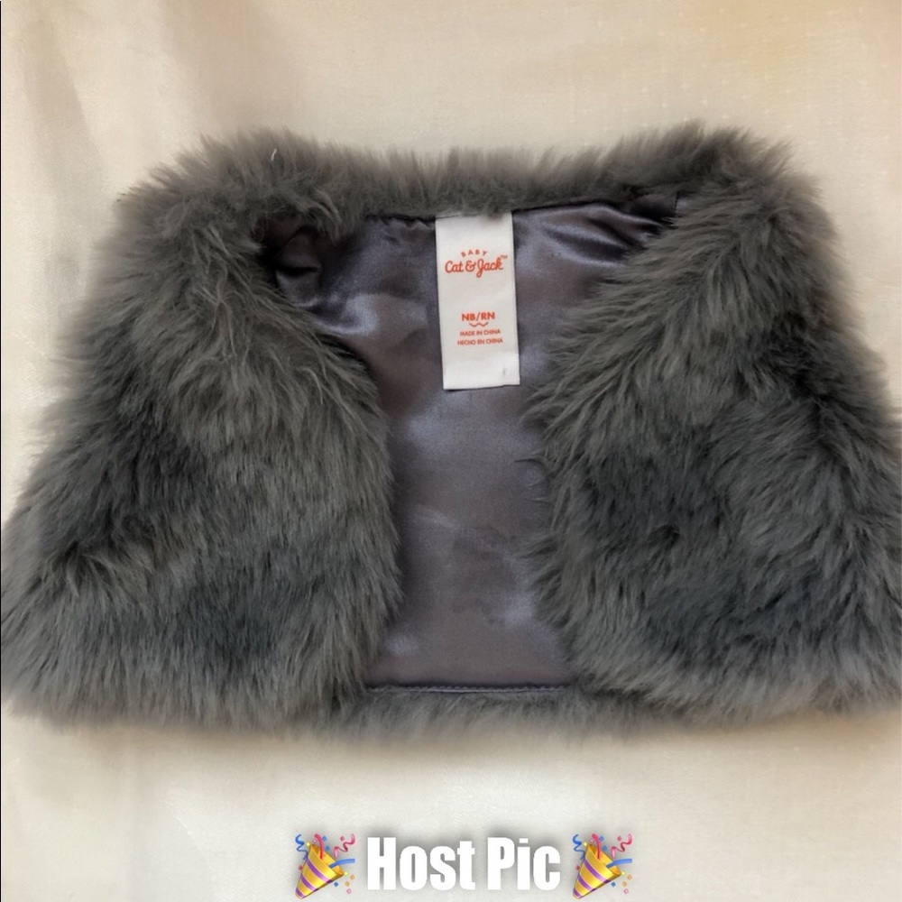 🎉HP🎉.    FAUX FUR VEST NB